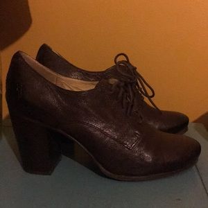 Frye Carson Heel Oxford